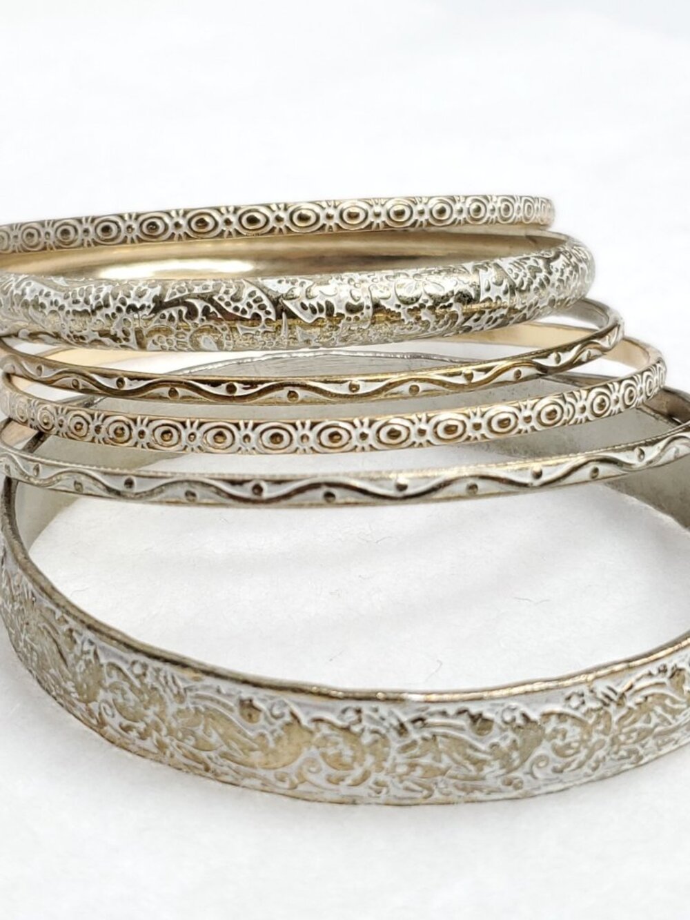 Vintage Etched Bangle Bracelet Lot Stackable Gold Tone White 8 1/4" - Picture 1 of 6